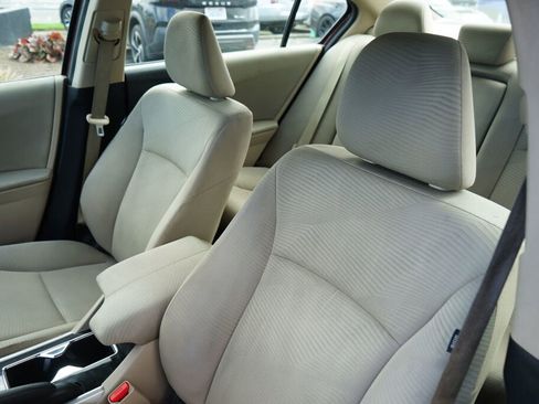 Used 2017 Honda Accord LX image 10