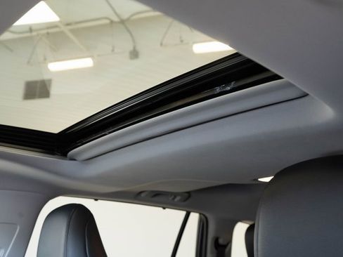 Used 2023 Toyota Highlander L image 4