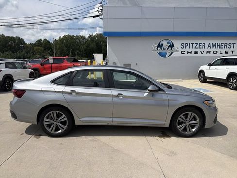 Used 2024 Volkswagen Jetta SE FWD image 11