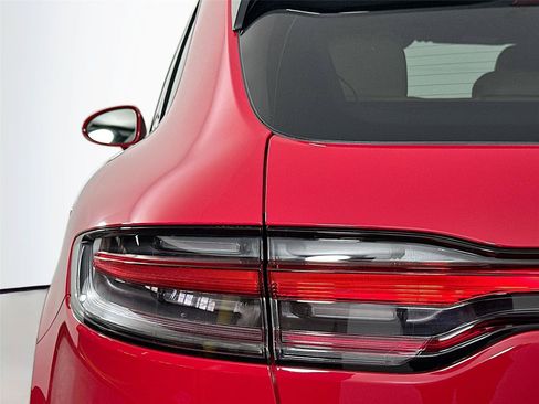 Certified 2026 Porsche Macan AWD/4WD image 16