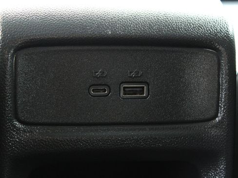 Used 2024 Chevrolet Trax LT w/ LT Convenience Package FWD image 19