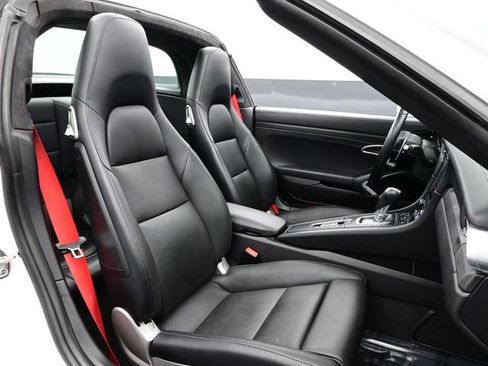 Certified 2018 Porsche 911 Targa 4 GTS AWD/4WD image 14