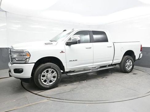 Used 2024 RAM 2500 Laramie AWD/4WD image 3