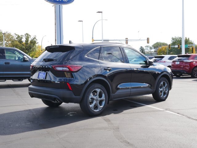 Certified 2025 Ford Escape ST-Line AWD/4WD image 3