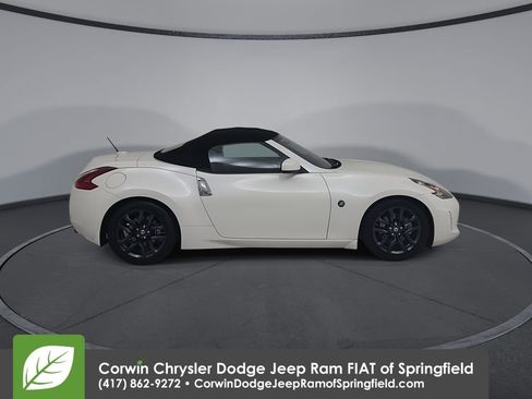 Used 2019 Nissan 370Z Touring RWD image 17