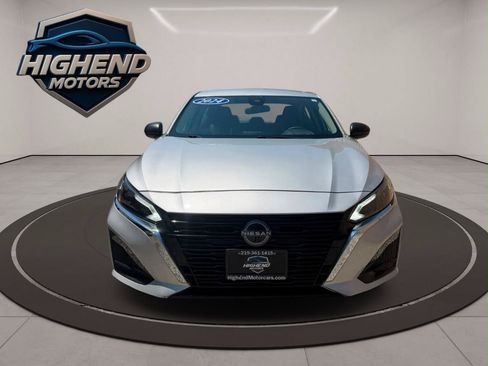 Used 2024 Nissan Altima 2.5 SV FWD image 9
