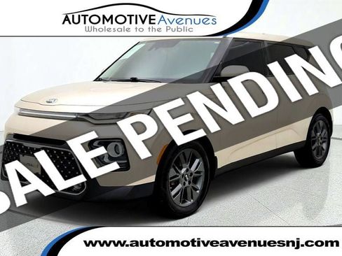 Used 2020 Kia Soul EX FWD image 1
