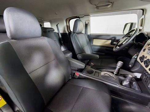 Used 2013 Toyota FJ Cruiser 4WD w/ Upgrade Pkg image 25