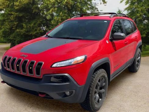 Used 2017 Jeep Cherokee Trailhawk w/ Cold Weather Group AWD/4WD image 4