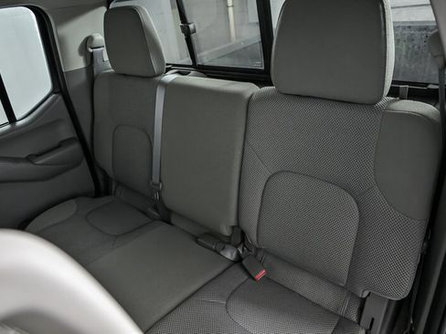 Used 2018 Nissan Frontier SV image 17