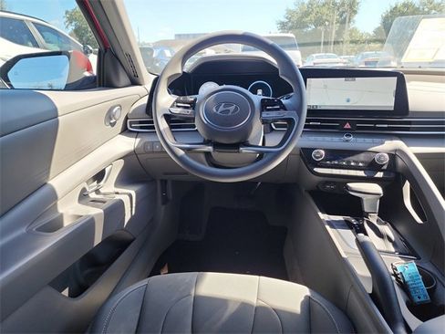 New 2024 Hyundai Elantra SEL image 11