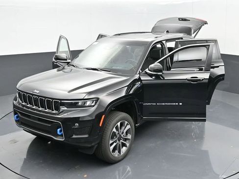 Used 2024 Jeep Grand Cherokee Overland w/ Advanced Protech Group III AWD/4WD image 52