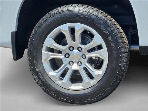 New 2026 Chevrolet Silverado 1500 LTZ w/ LTZ Premium Package AWD/4WD image 11