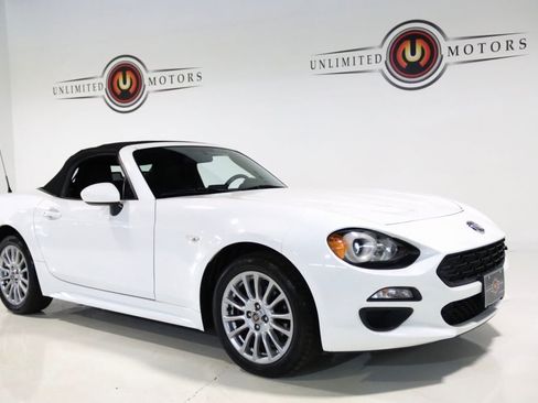 Used 2017 FIAT 124 Spider Classica image 9