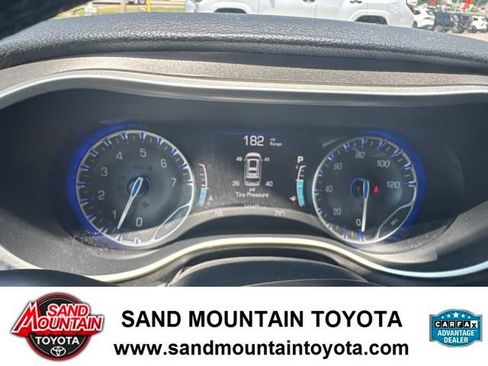 Used 2021 Chrysler Pacifica Touring-L FWD image 15