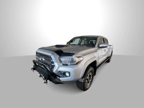 Used 2017 Toyota Tacoma TRD Off-Road image 4