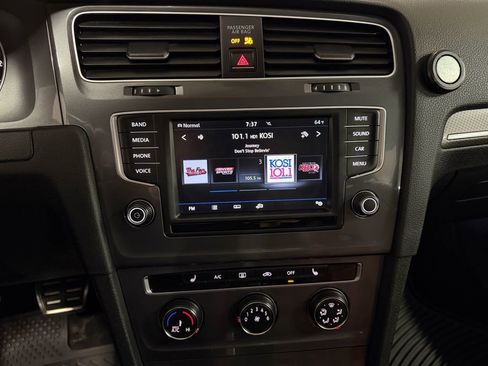 Used 2017 Volkswagen Golf Alltrack S image 8