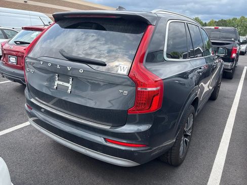 Used 2022 Volvo XC90 T5 Momentum w/ Protection Package Premier FWD image 5