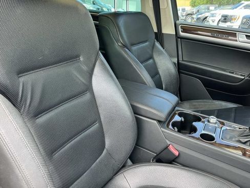 Used 2016 Volkswagen Touareg TDI AWD/4WD image 28