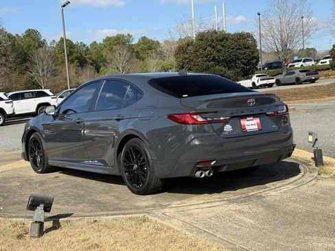 Used 2025 Toyota Camry SE image 5