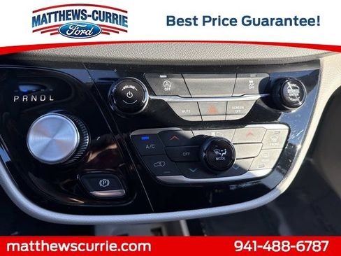 Used 2024 Chrysler Voyager LX image 20