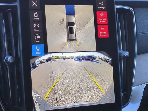 New 2026 Volvo XC90 B6 Plus w/ Protection Package Premier image 28