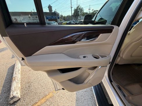 Used 2016 Cadillac Escalade Premium image 26