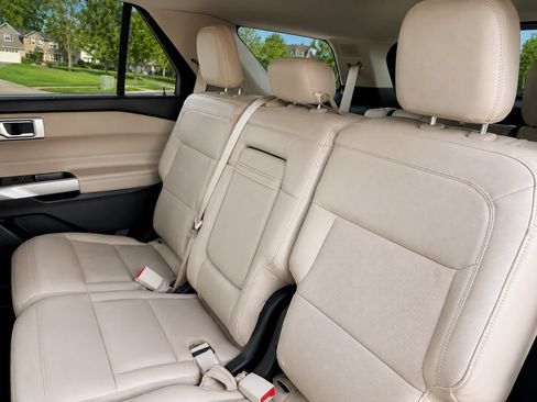 Used 2023 Ford Explorer Limited AWD/4WD image 37