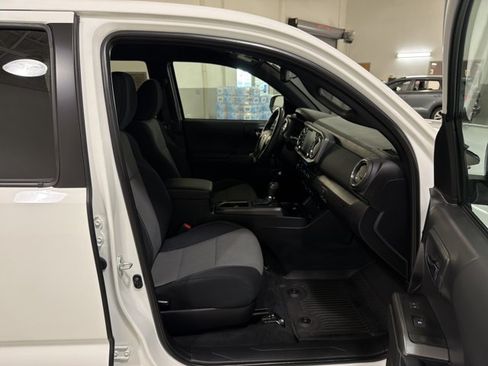 Used 2023 Toyota Tacoma TRD Off-Road w/ Technology Package AWD/4WD image 34