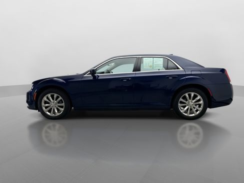 Used 2017 Chrysler 300 Limited AWD/4WD image 2