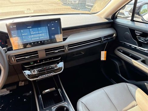 New 2025 Lincoln Corsair Reserve w/ Jet Appearance Package image 15