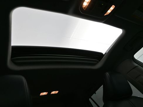 Used 2023 Toyota Highlander XLE image 29