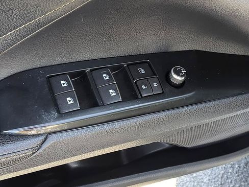 Used 2018 Toyota Camry XSE FWD image 15