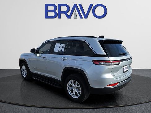 Used 2023 Jeep Grand Cherokee Limited w/ Luxury Tech Group II image 3