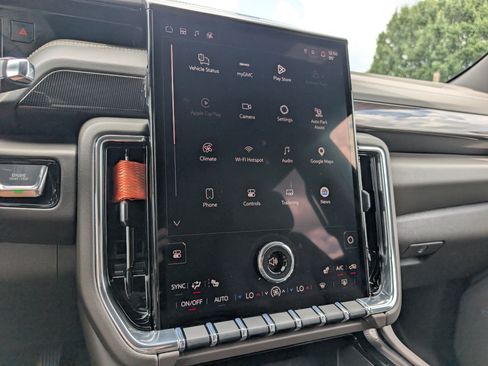 Used 2025 GMC Yukon XL Elevation w/ LPO, Illumination Package AWD/4WD image 23