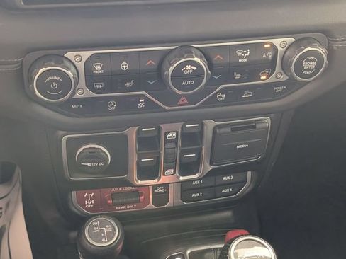 Used 2024 Jeep Gladiator Mojave AWD/4WD image 21