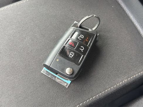 Used 2019 Volkswagen Golf S FWD image 33