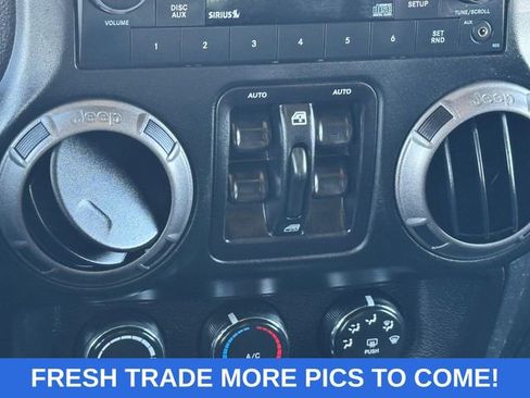 Used 2018 Jeep Wrangler Unlimited Sport AWD/4WD image 17