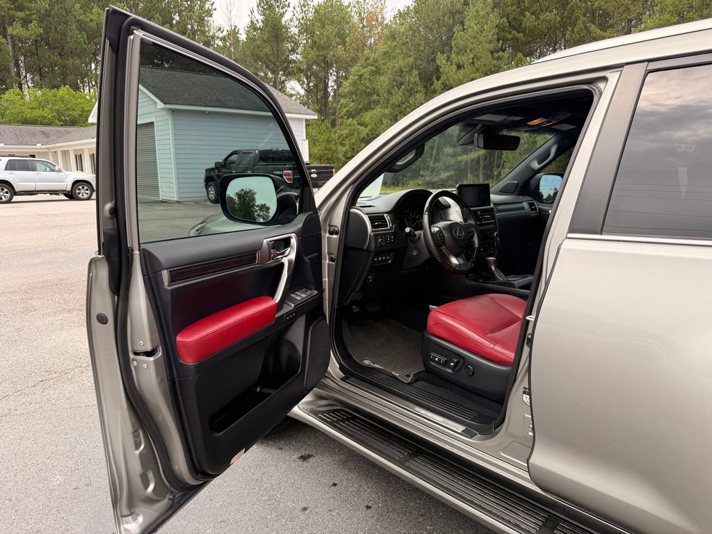 Used 2023 Lexus GX 460 Luxury w/ Accessory Package AWD/4WD image 11