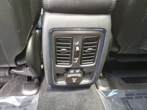 Used 2022 Jeep Grand Cherokee Limited AWD/4WD image 15
