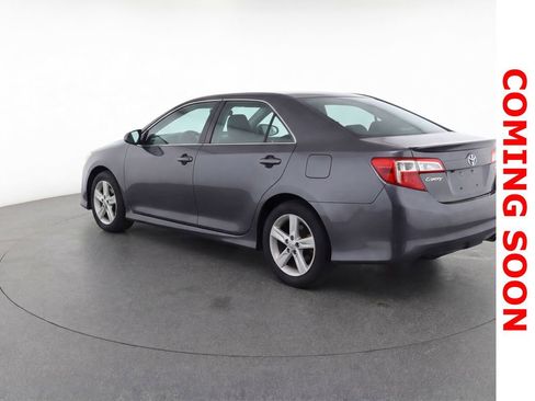 Used 2014 Toyota Camry SE w/ Moonroof Package image 4