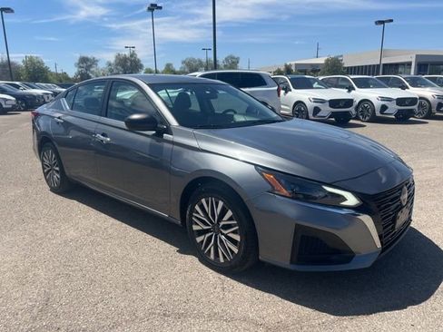 Used 2024 Nissan Altima 2.5 SV AWD/4WD image 1
