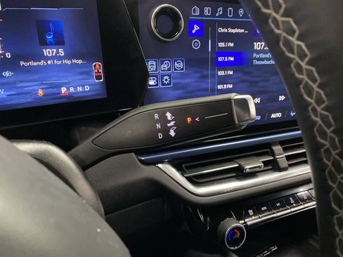 Used 2025 Chevrolet Equinox EV LT w/ Convenience Package image 25