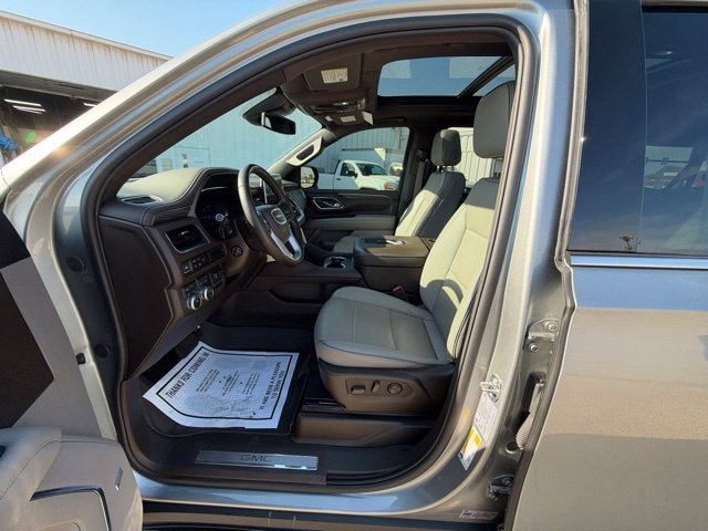 Used 2024 GMC Yukon XL SLT w/ SLT Premium Package AWD/4WD image 11