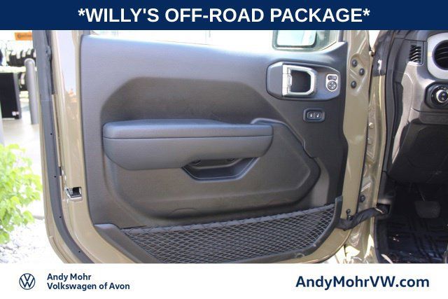 Used 2025 Jeep Gladiator Sport AWD/4WD image 18
