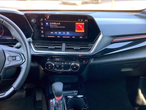 Used 2025 Chevrolet Trax RS w/ Sunroof Package image 7