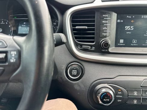 Used 2017 Kia Sorento AWD w/ LX Convenience Package image 38