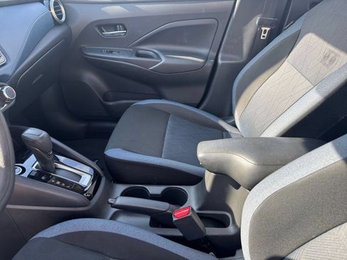 Used 2025 Nissan Versa SV FWD image 39