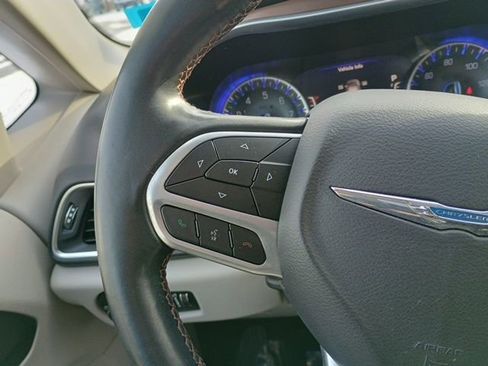 Used 2019 Chrysler Pacifica Touring-L Plus image 27