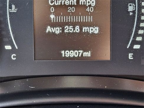 Used 2023 Jeep Renegade Latitude image 31